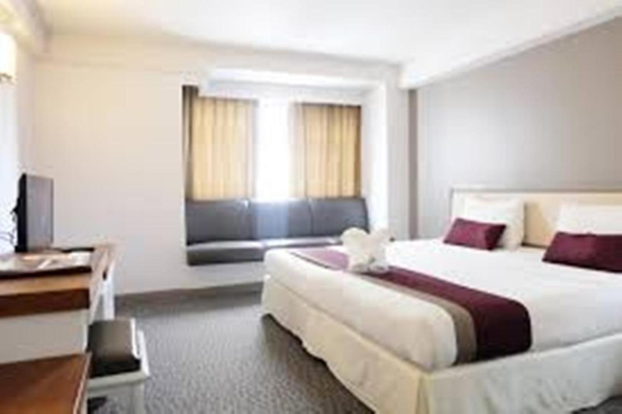 Hotel Airport Plaza Нью-Делі Екстер'єр фото