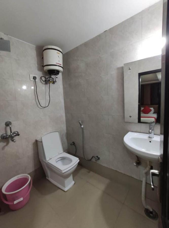 Hotel Airport Plaza Нью-Делі Екстер'єр фото