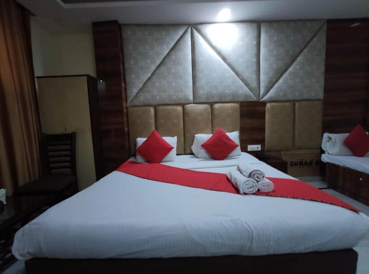 Hotel Airport Plaza Нью-Делі Екстер'єр фото
